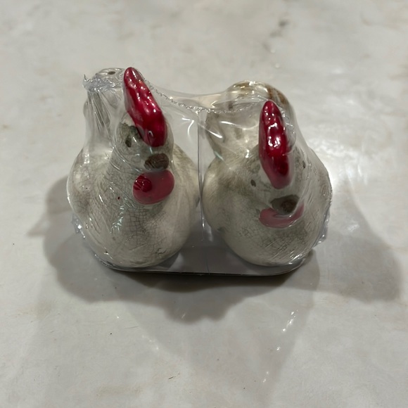 Hen & Rooster Salt and Pepper Shakers/Transpac/NWT - Picture 2 of 5